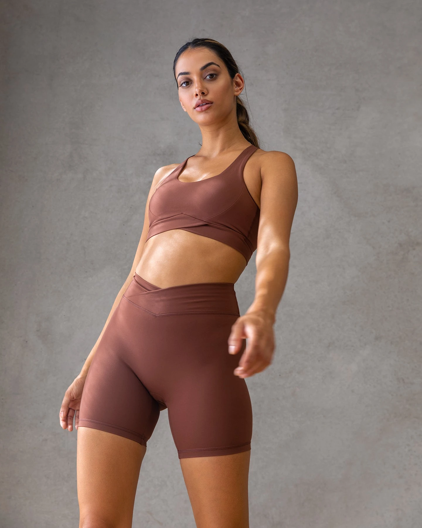 Elite Eleven Cross Over Sports Bra - Cappuccino - Image 4